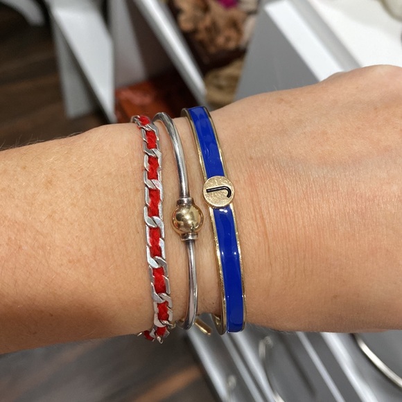 Gold and blue enamel BCBG cuff bracelet with loop closure - Picture 2 of 5